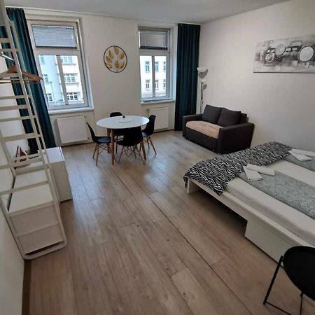 Central Apartment Metro 1 Min. Wina Bagian luar foto