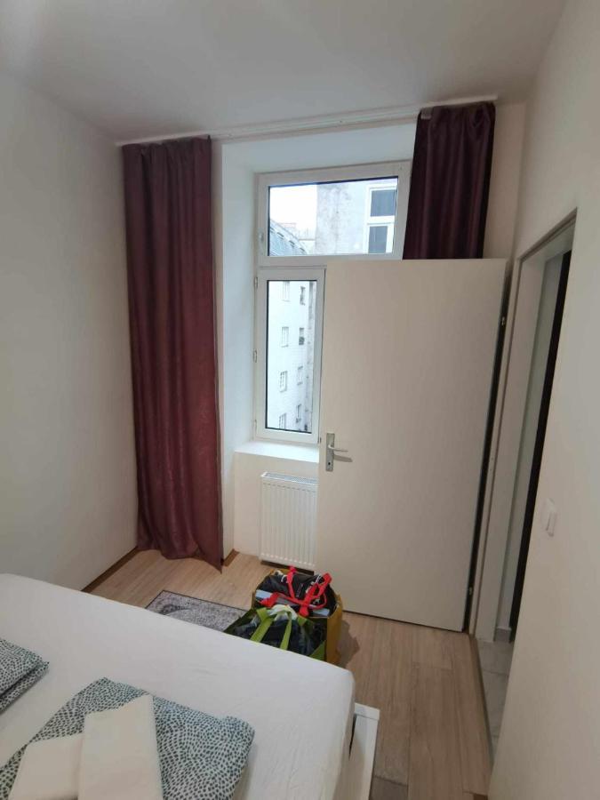 Central Apartment Metro 1 Min. Wina Bagian luar foto