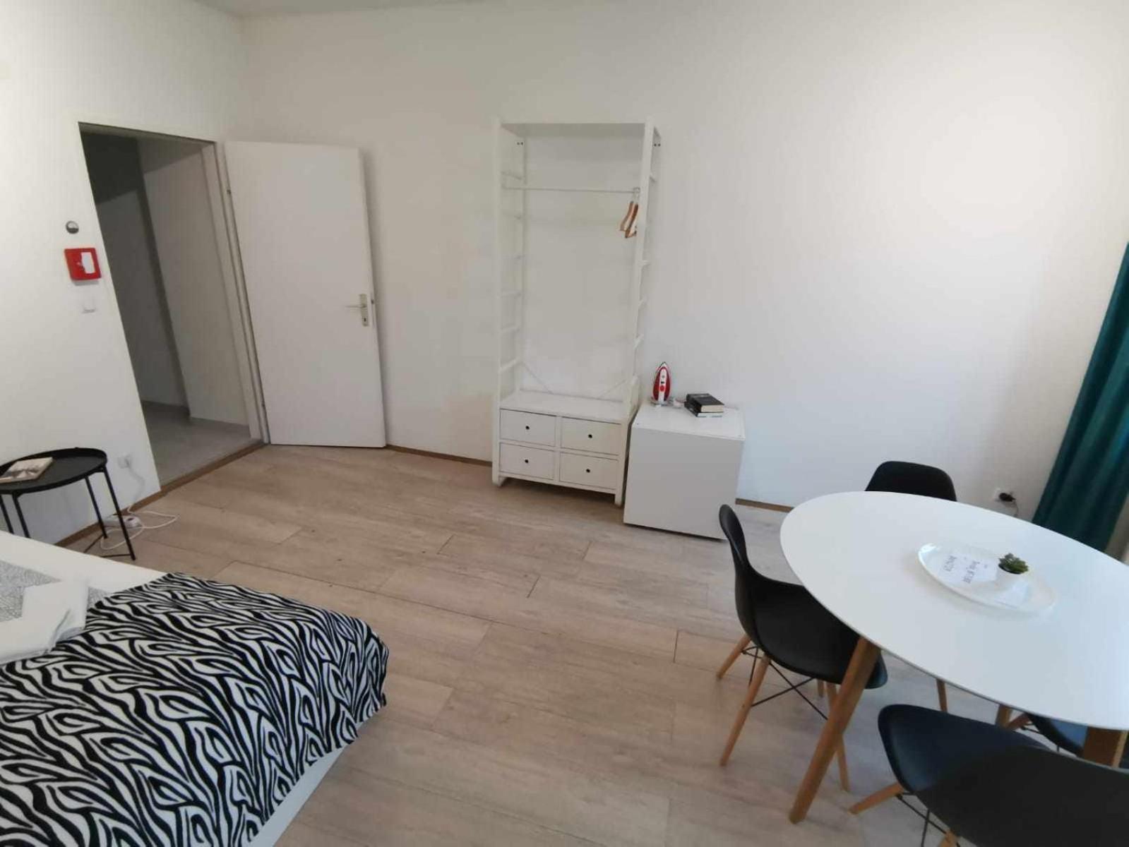 Central Apartment Metro 1 Min. Wina Bagian luar foto