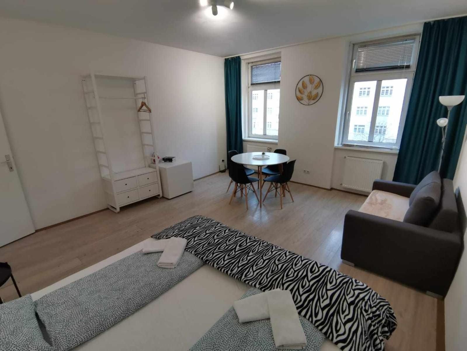 Central Apartment Metro 1 Min. Wina Bagian luar foto